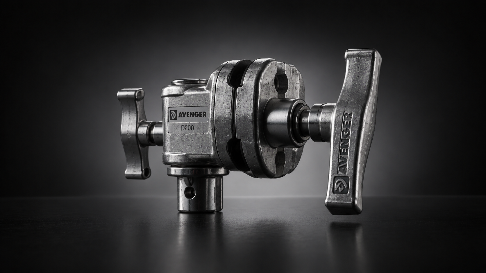 Avenger D200 professional grip head for lighting and camera support.